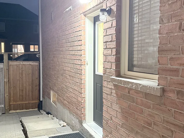 20 Hyacinth St #BASEMENT — Photo 2