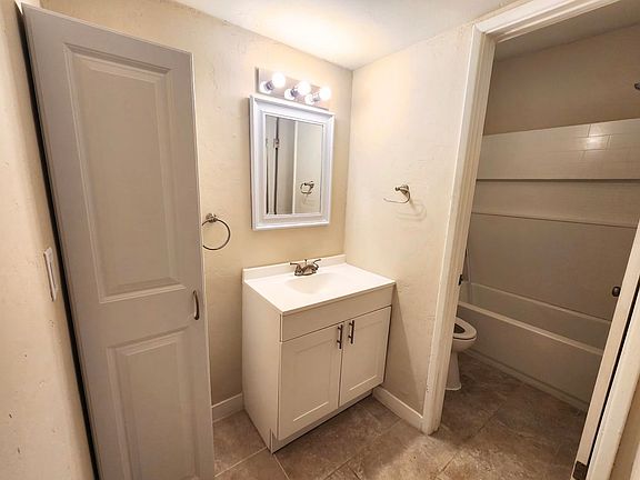 5th image of 502 E Glenn St #12