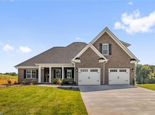 205 Grandworth Way, King, NC 27021