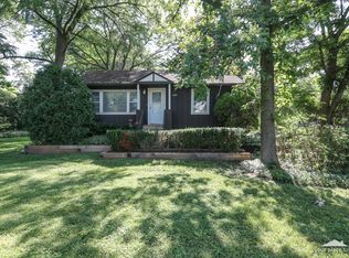 4629 Roslyn Rd, Downers Grove, IL 60515