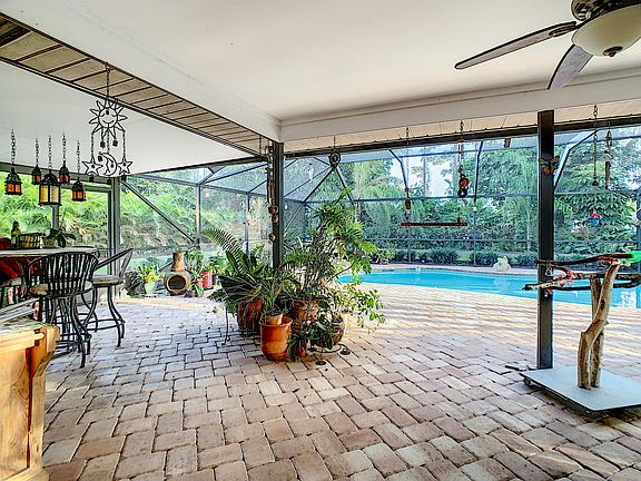 4th image of 298 SE Walters Terrace