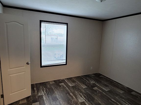 5th image of 4359 Dogwood Blvd #476