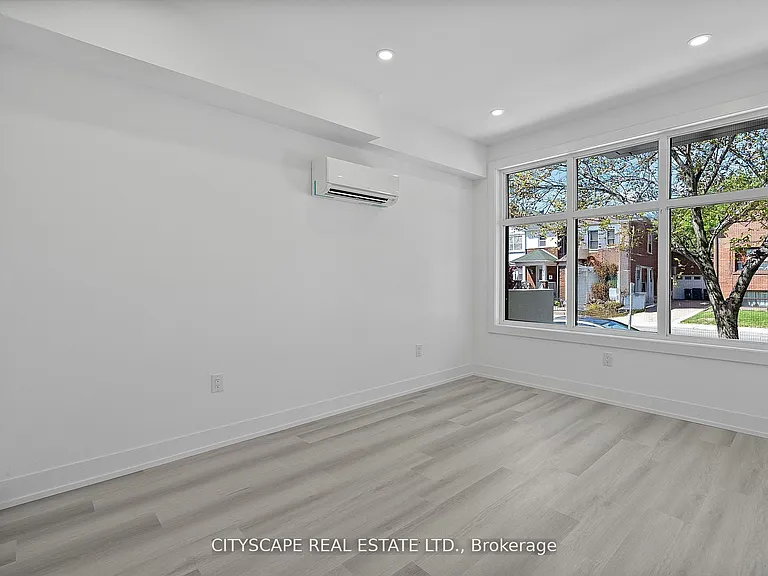 587 Oakwood Ave #2 — Photo 12