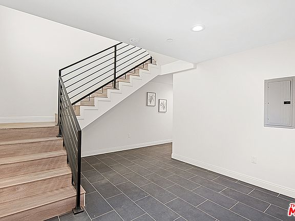 4th image of 14403 Tiara St #5