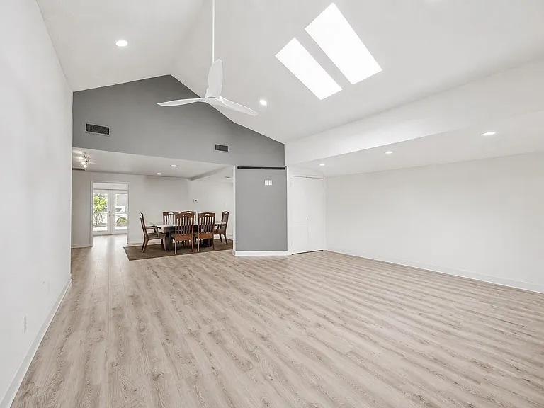 905 Harvard St — Photo 10