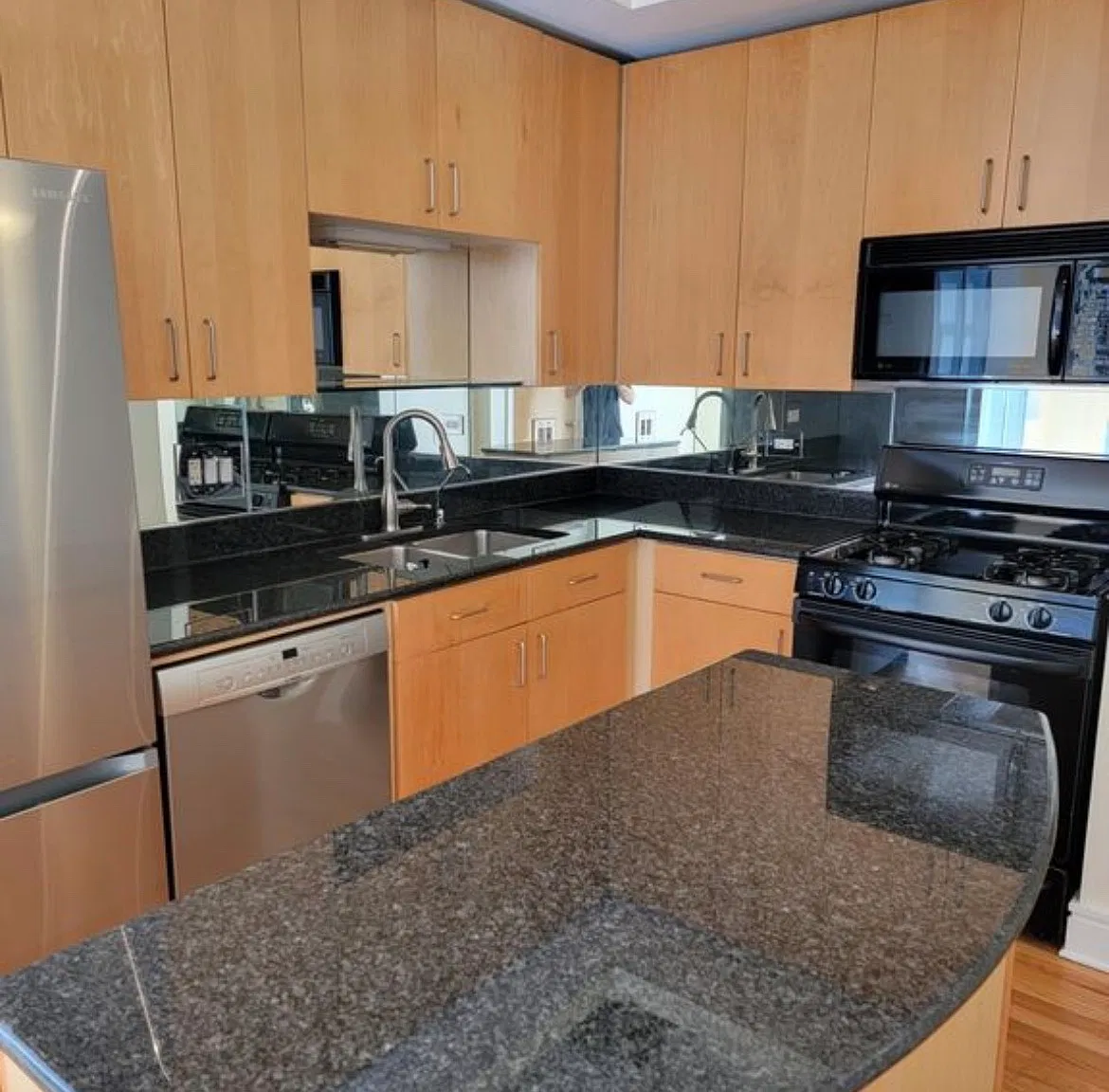 212 W Washington St — Photo 2