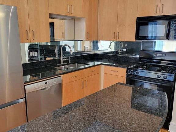 2nd image of 212 W Washington St APT 1012