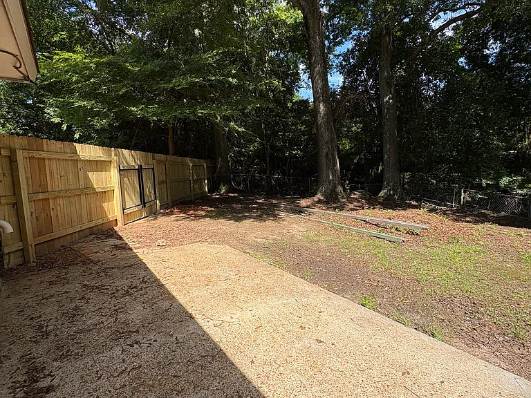 560 E University Dr — Photo 11