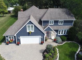 9743 W Oakridge Dr, Saint John, IN 46373