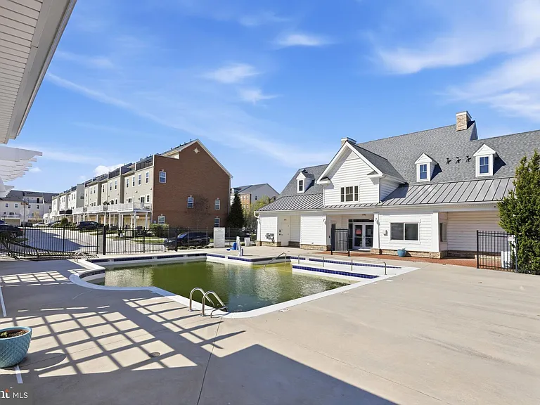 7140 Banbury Dr — Photo 46
