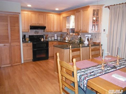 4th image of 74 Chelsea Dr