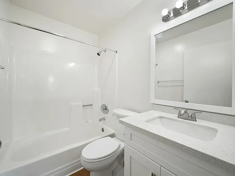Azusa Gardens Apartments — Photo 14