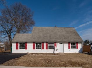 41 Crown Rd, Levittown, PA 19057