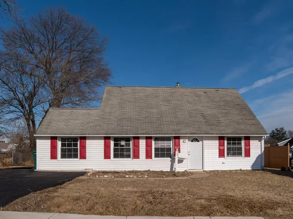 41 Crown Rd, Levittown, PA 19057