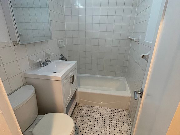 5th image of 505 E 88th St APT 1D