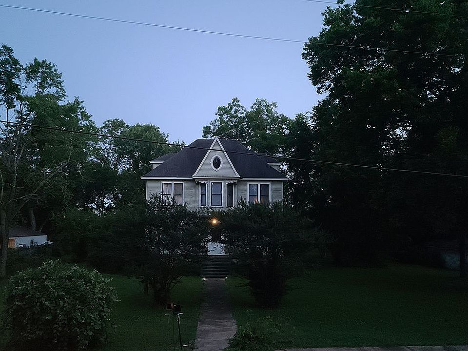 2nd image of 936 N Riverview Dr
