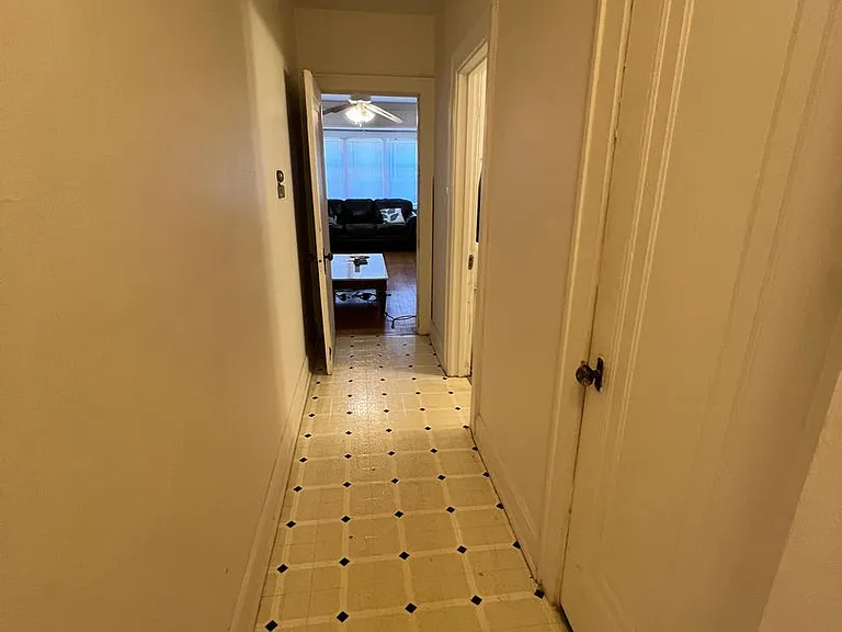 Newport Manor — Photo 47