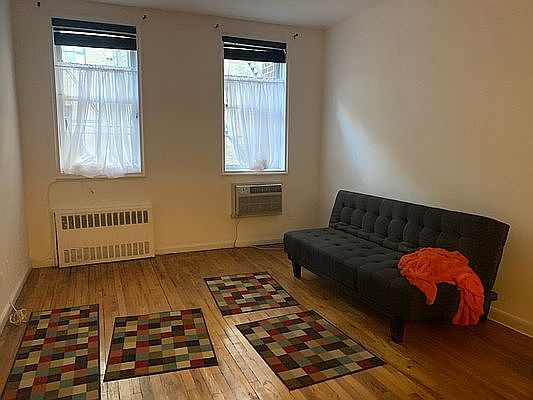 5th image of 167 E 77th St APT 3