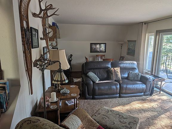 4th image of 31 Matterhorn Dr