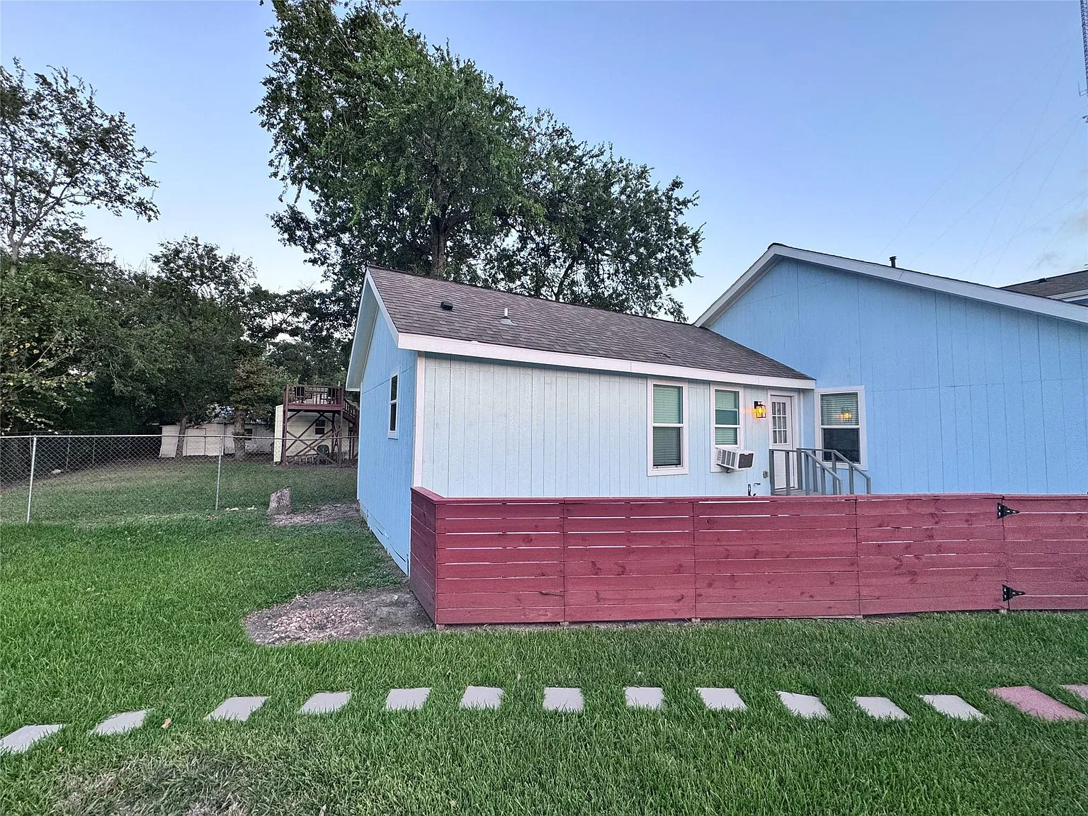 Studio, 1.0 bath, 580 sqft, $1,050 — Photo 1