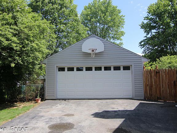 3rd image of 3922 Adair Cir