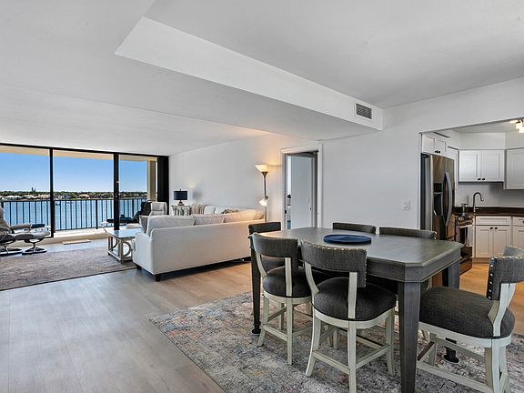 4th image of 130 Lakeshore Drive #721