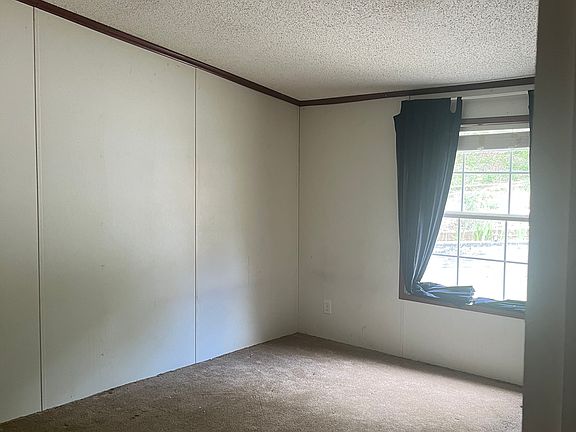 5th image of 1402 Spring Hill Rd