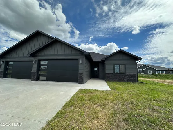 683 Kaylee Ct, Watertown, SD 57201