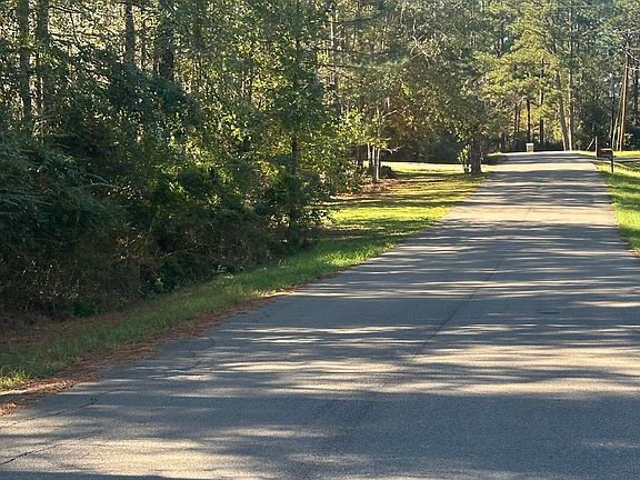3rd image of 25 Lake Estates Dr