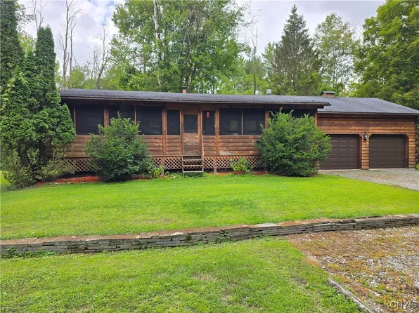 8281 Lewis Point Rd, Canastota, NY 13032