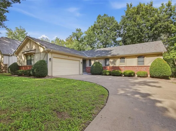 11901 Harrison Dr, Kansas City, MO 64146