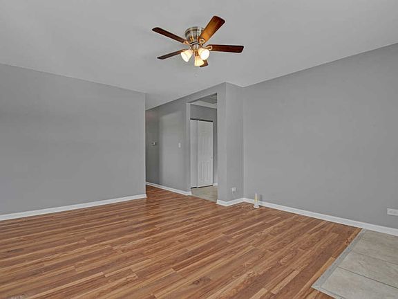 5th image of 15241 Dorchester Ave