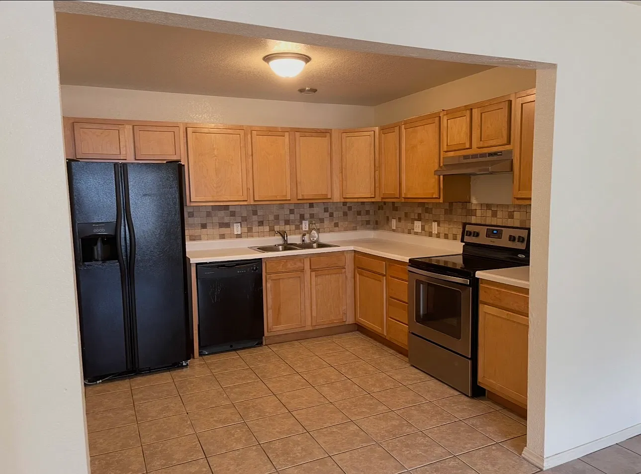 3 bed, $1,400 — Photo 2