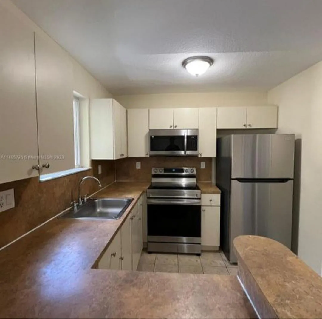 3 bed, 2.5 bath, 1024 sqft, $2,250 — Photo 3