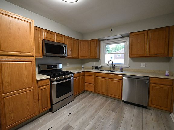 5th image of 961 W 32nd St