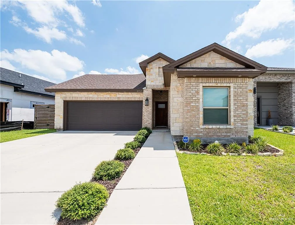 3 bed, 2.5 bath, 1942 sqft, $1,800 — Photo 1