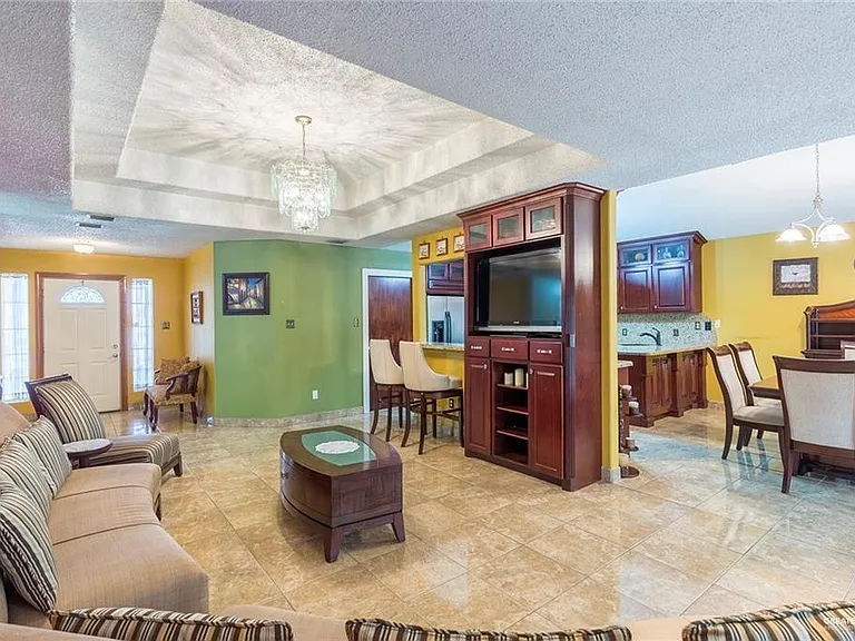 1801 Crown Pointe Blvd — Photo 2