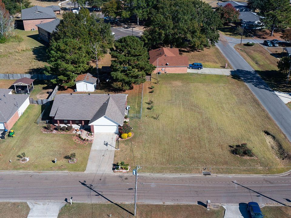 2nd image of 700 Wayne Dr