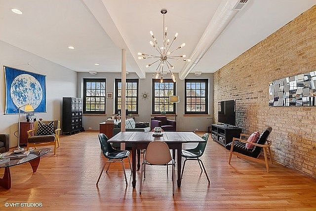 1st image of 1776 W Winnemac Ave APT 205