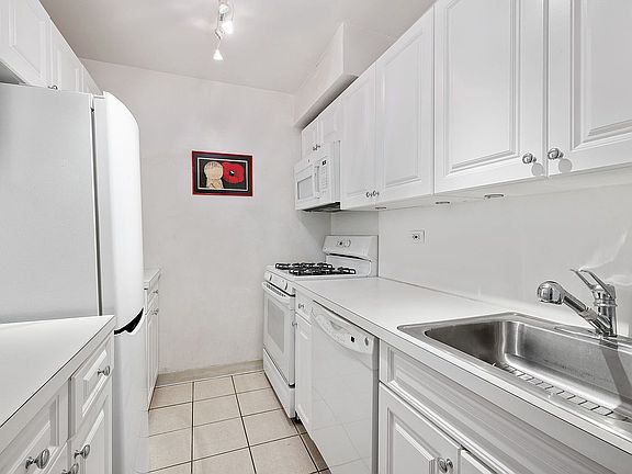 4th image of 160 W End Ave APT 23H