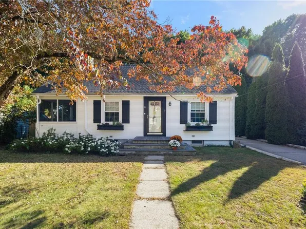 16 Carson Ave, Warwick, RI 02886