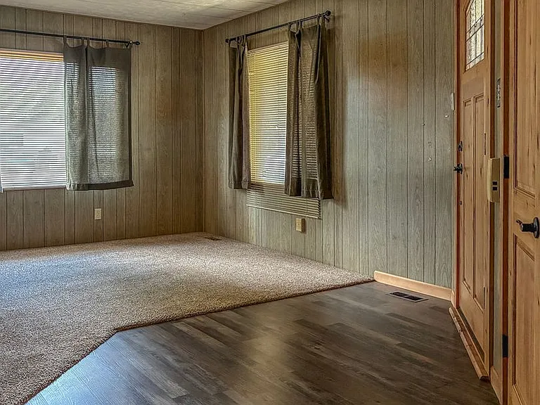 1935 Icabod St NE — Photo 11