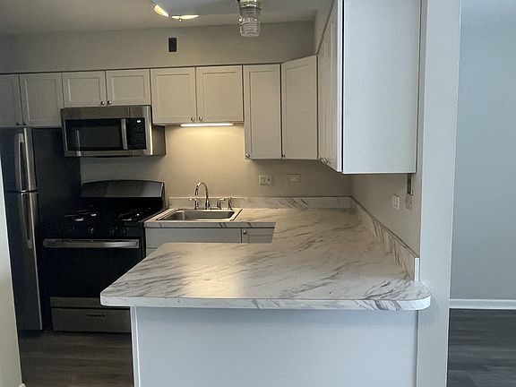 3rd image of 4409 W 95th St #4