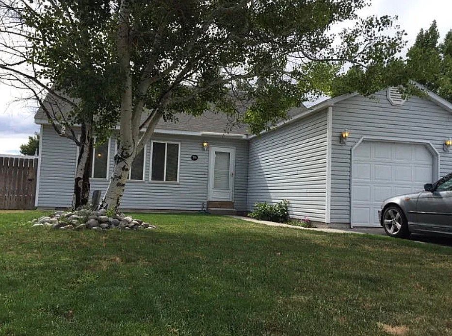 1st image of 15 Michelle Dr