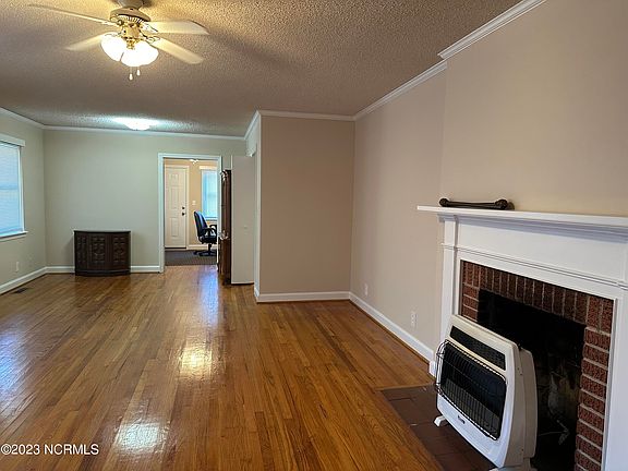 3rd image of 142 E Randolph Street