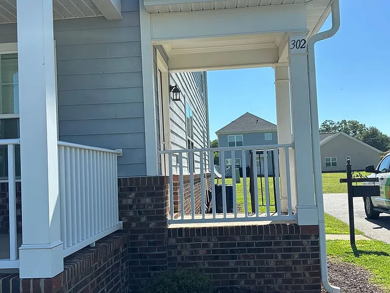 302 Royalview Dr — Photo 10