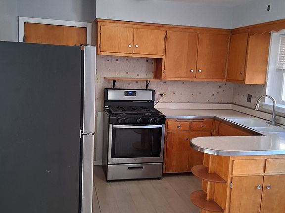 2nd image of 9207 S Pulaski Rd #1