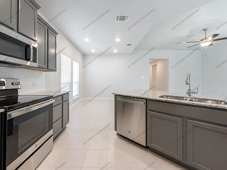 1458 Shadow Hill Ln — Photo 5