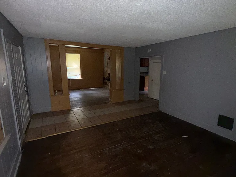 8116 Pelham Ave — Photo 16