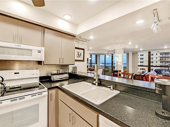 5th image of 11 Sunset Dr APT 707